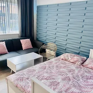  Apartment - Includes Free Parking